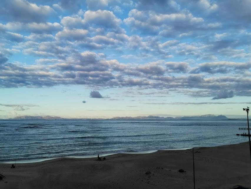 On The Beach At Strand Luaran gambar